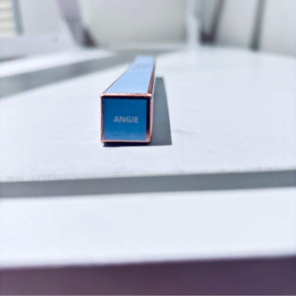 💄 The Beauty Bybel — Precision Lip Liner in Angie - Picture 5 of 6